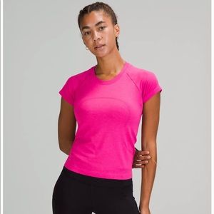 sonic pink swiftly tech short sleeve 2.0 race length 💗